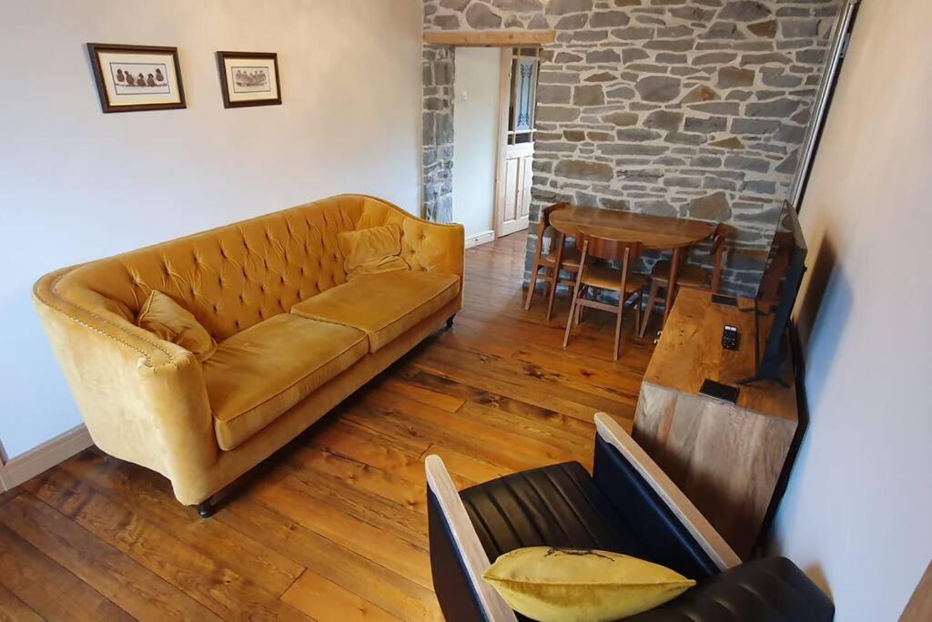 Ty Taf 2 Bed Cottage With Deck & Easy Transport Links Кардиф Екстериор снимка